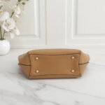 Coach Legacy (or Hamptons) Leather Bag - Image 8