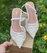 Lace Pointed-Toe Shoes